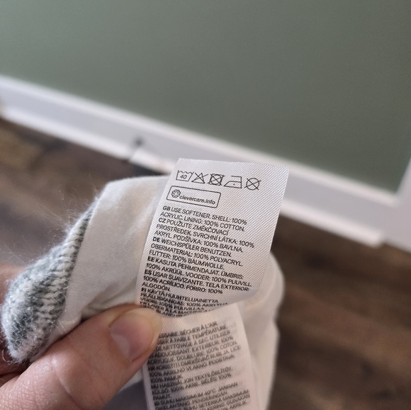 H&M Winter Baby Knitted Hats Striped Ball Beanie Toddler Kids 3/4T sz - Picture 8 of 8